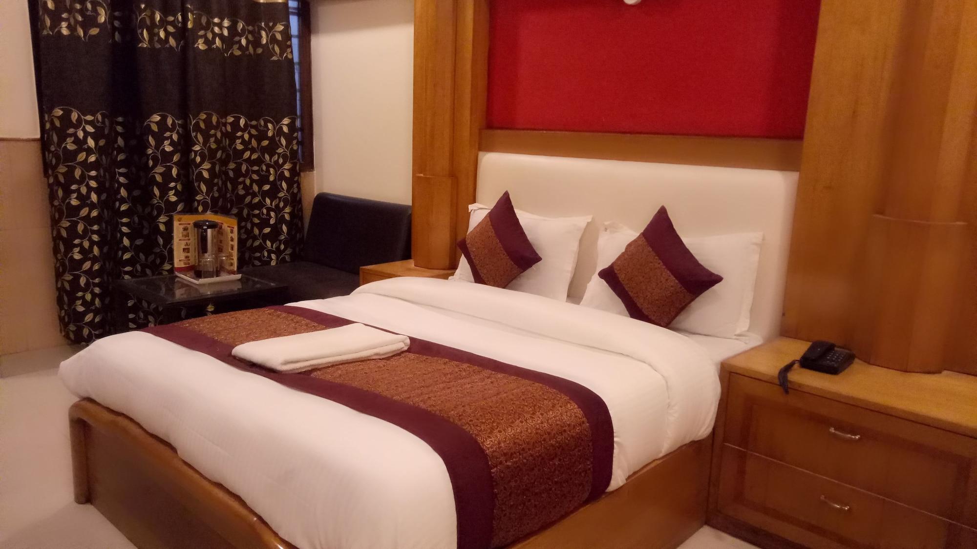 Oyo Flagship Kumar Palace New Delhi Exterior photo