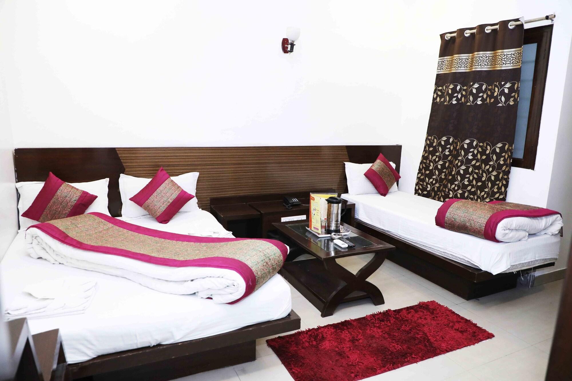 Oyo Flagship Kumar Palace New Delhi Exterior photo