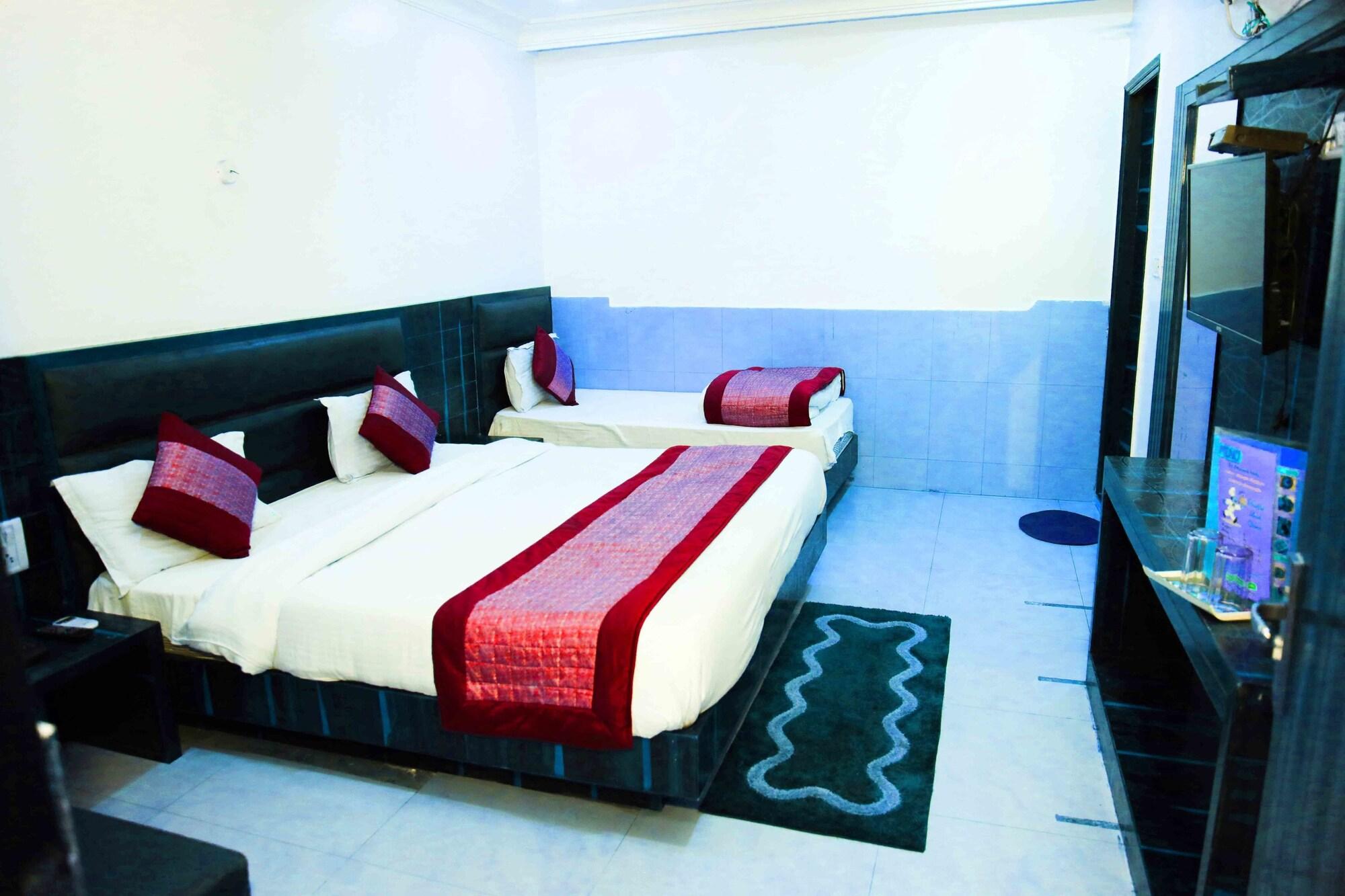 Oyo Flagship Kumar Palace New Delhi Exterior photo